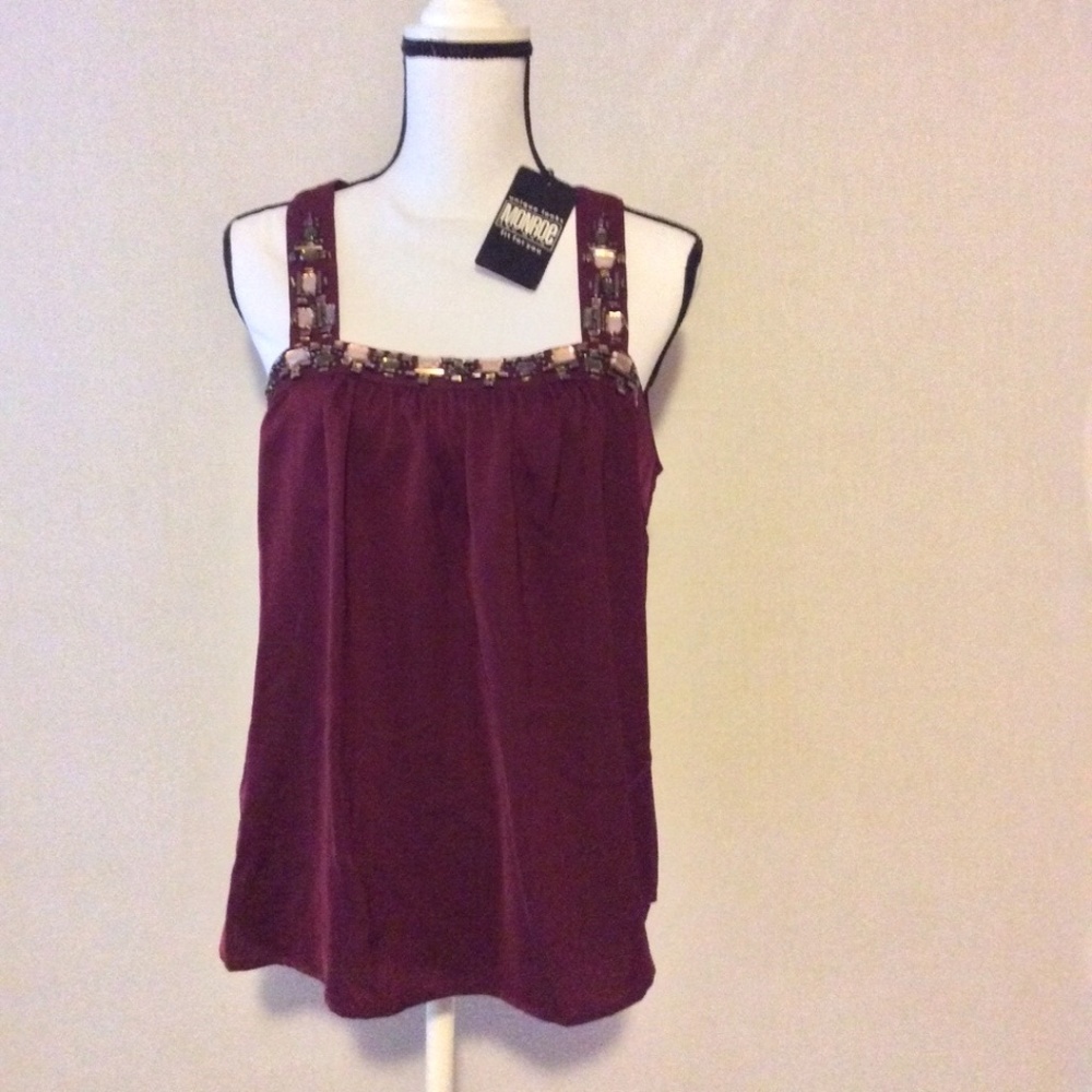 Burgundy sleeveless blouse with decorated neckline